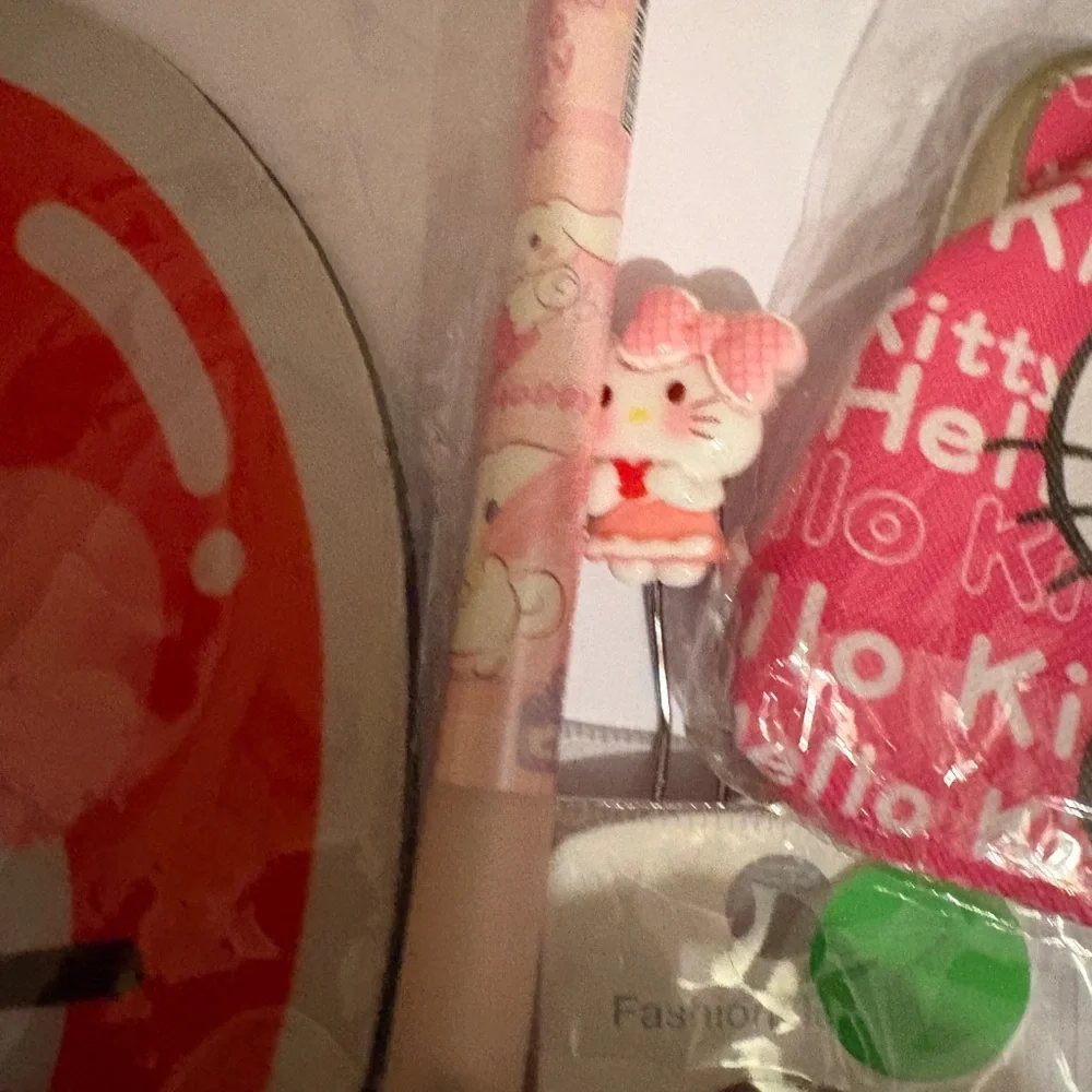 Hello‎ Kitty Pink Coin Purse with Gold-Tone Charm Keychains